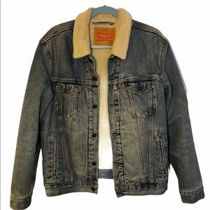 Levi’s Medium Denim Sherpa Jacket 🌊